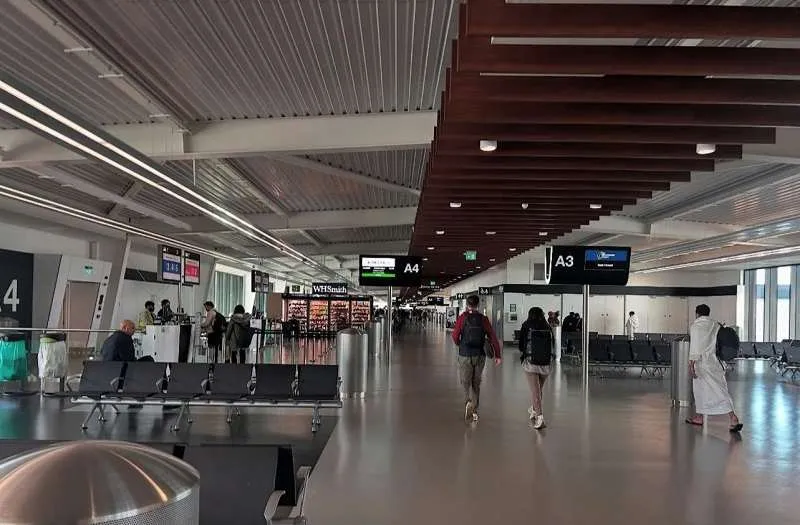 manchester airport terminal 2